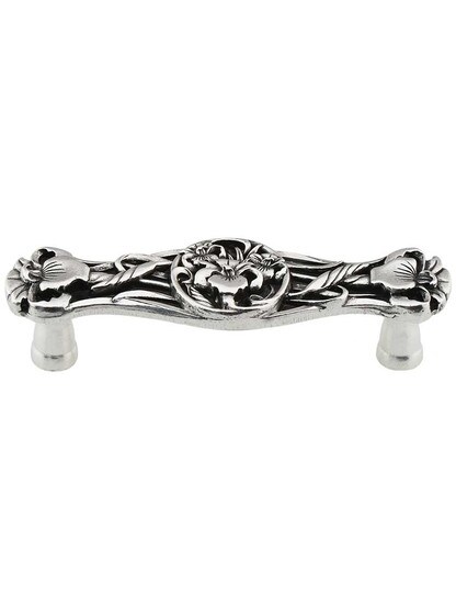 River Iris Pull in Brilliant Pewter.